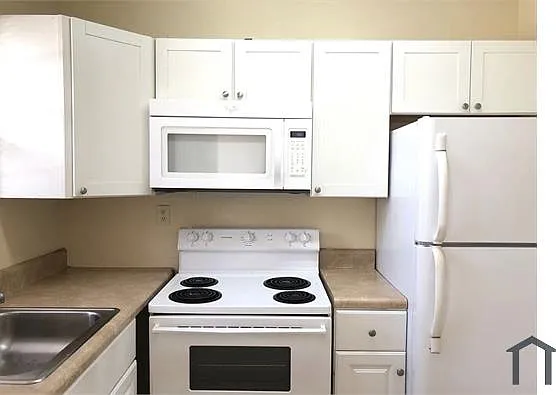 3 bed, $3,000 — Photo 4