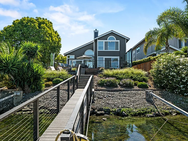 127 Del Oro Lagoon — Photo 31