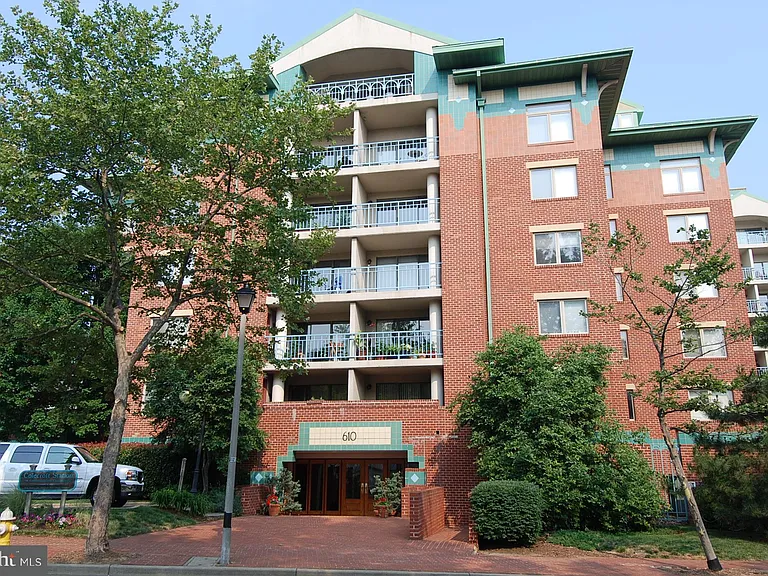 610 N West St #305 — Photo 46