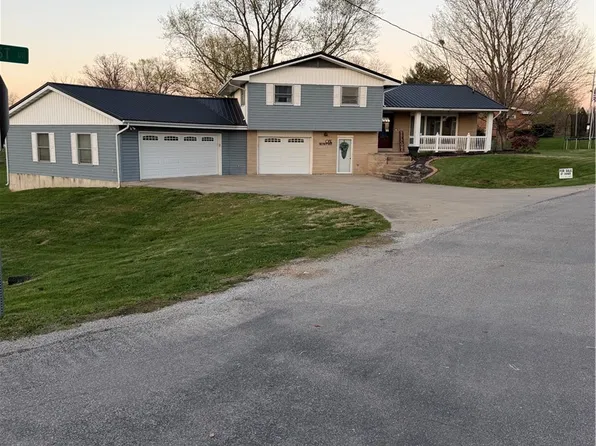 1 Hillcrest Dr, Newton, IL 62448