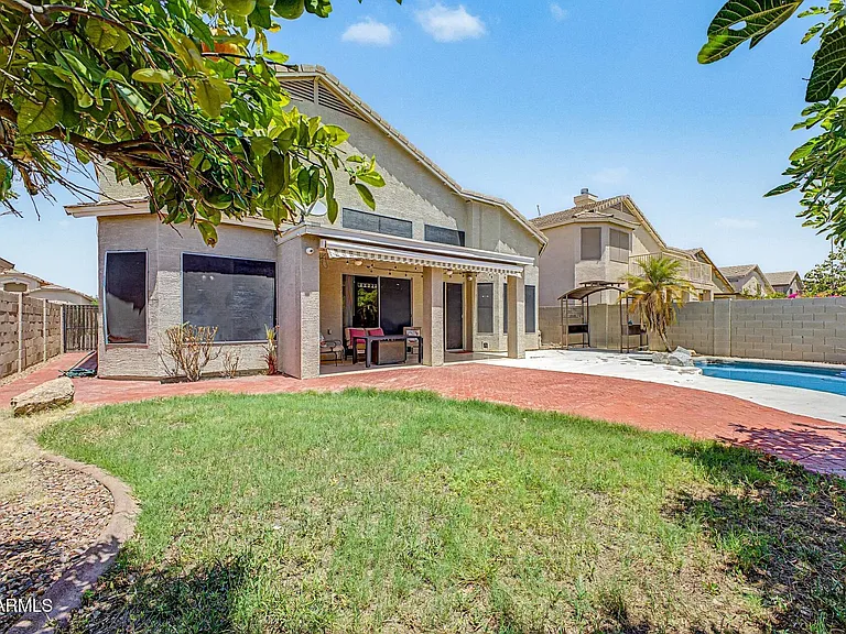 1015 E Irma Ln — Photo 44