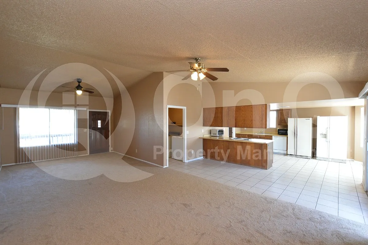 3 bed, 2.0 bath, 1443 sqft, $1,999 — Photo 3