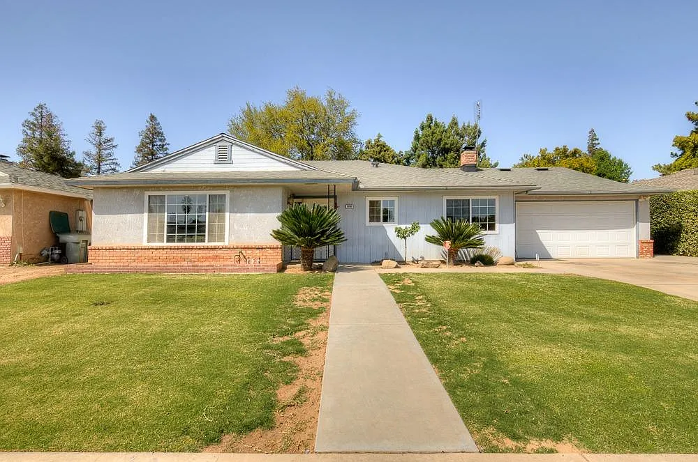 3282 W Barstow Ave photo 1
