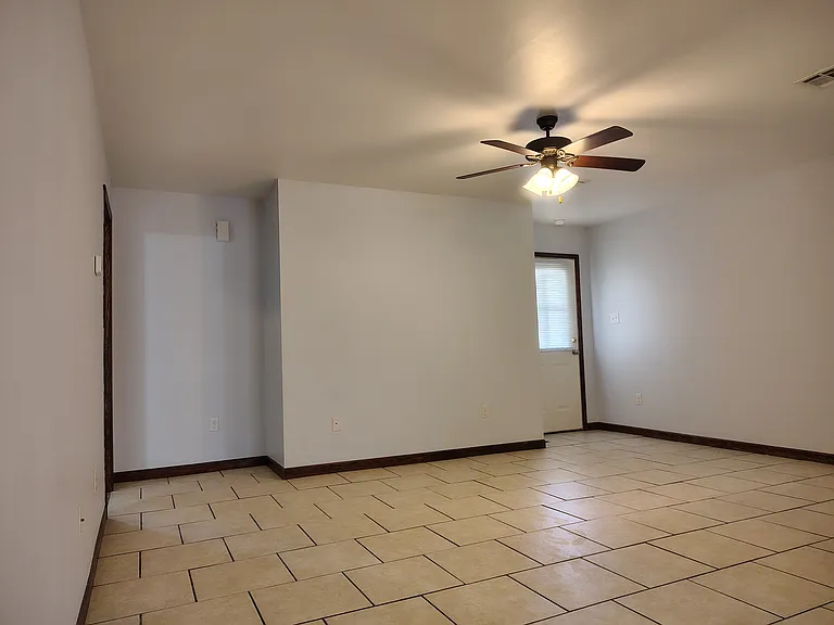 2518 Pineridge St — Photo 5