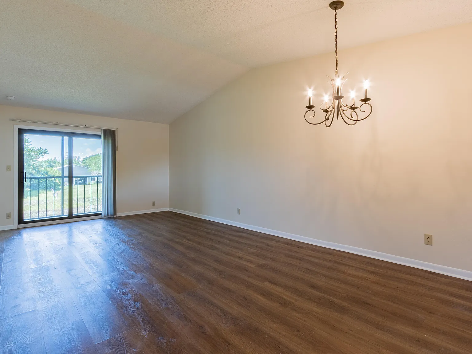 2 bed, 2.0 bath, 912 sqft, $2,000 — Photo 4