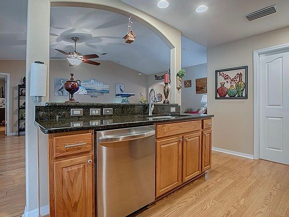 4th image of 16405 SW 14th Avenue Rd