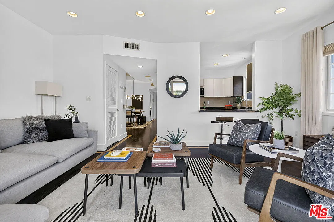3 bed, 2.0 bath, 1210 sqft, $4,500 — Photo 1