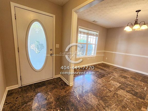 5th image of 428 Shadowbrooke Cir SW