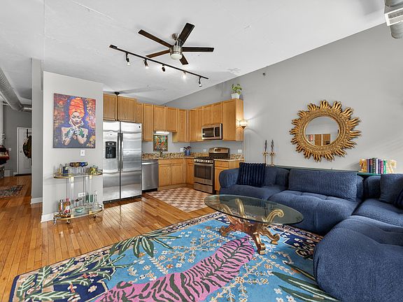 3rd image of 910 W Madison St APT 605