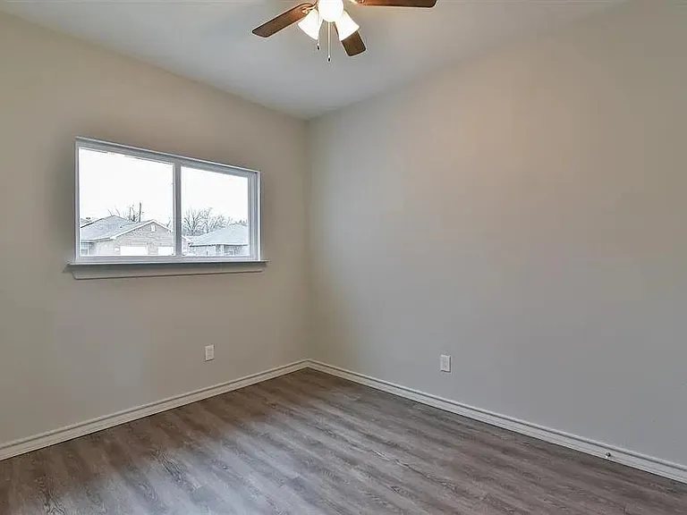 8006 Julie Ave — Photo 10