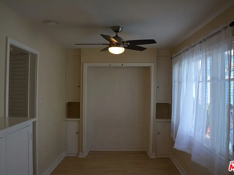6693 De Longpre Ave — Photo 2