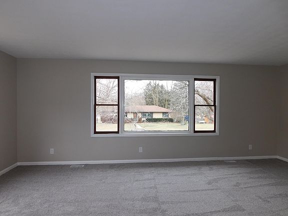 5th image of 3020 Thresa Dr