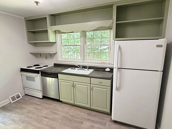 5th image of 35 Jefferson Cir