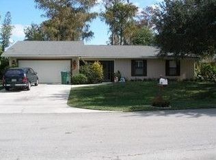 904 Rose Way, Naples, FL 34104