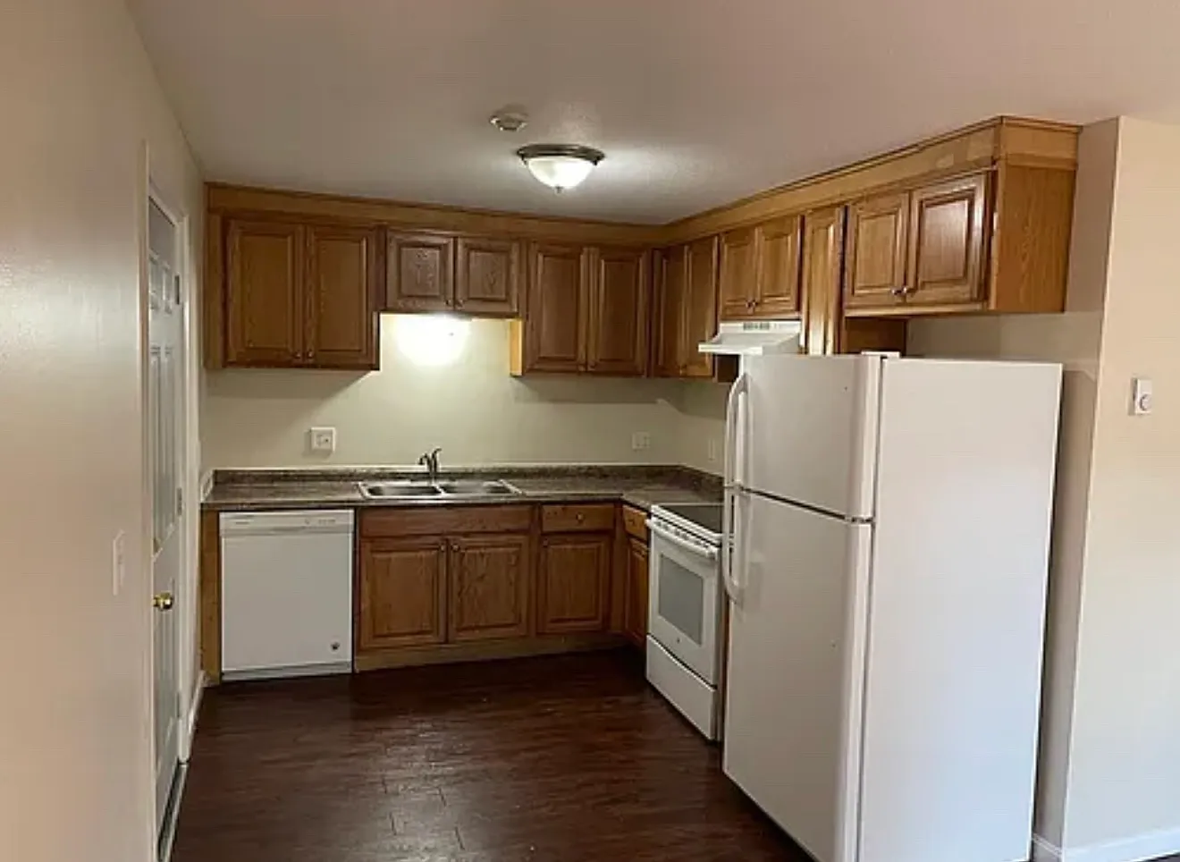 2 bed, 832 sqft, $1,750 — Photo 1