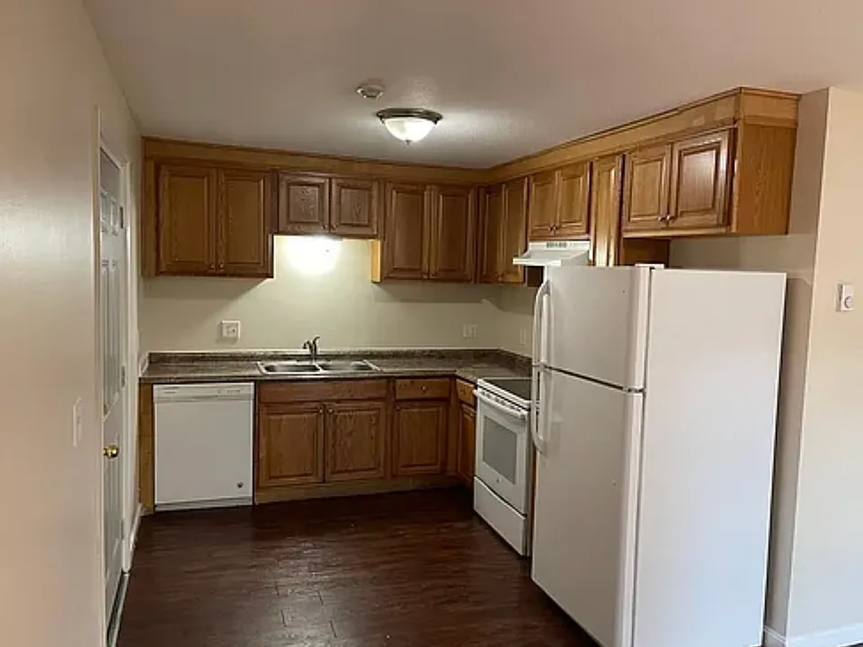 2 Eric Pl #10