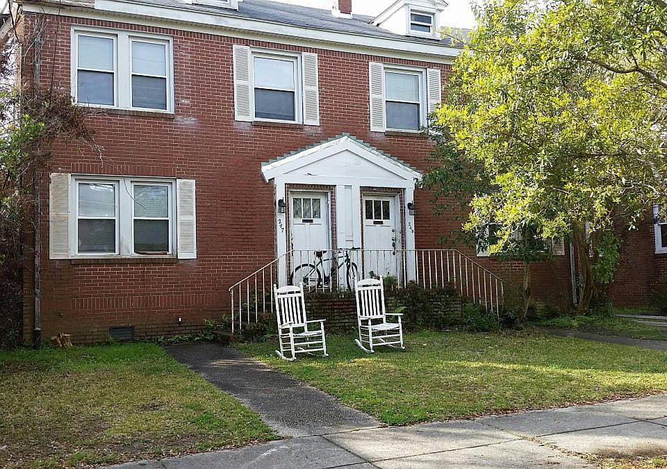 247 Grove left side of home