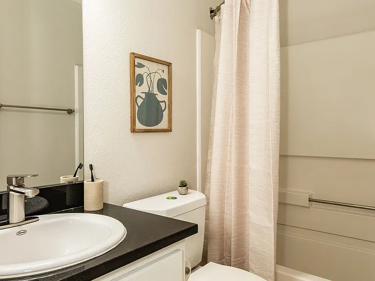 Lumina Apartments — Photo 36