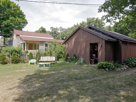 260 W Allegan St-104