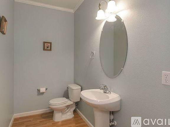 5th image of 3606 NE 43rd St