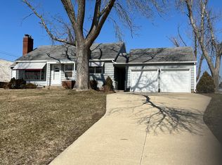 166 40th St NE, Cedar Rapids, IA 52402