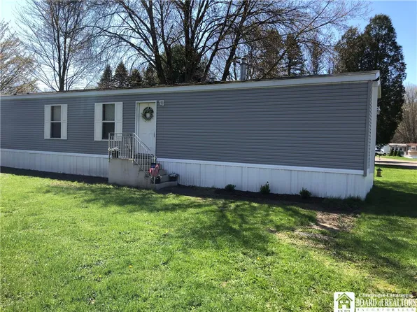 37 Brookside Estates Dr, Jamestown, NY 14701