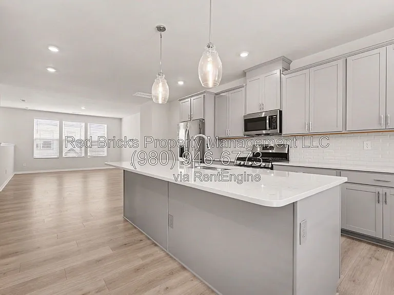 1420 Blanche St — Photo 16
