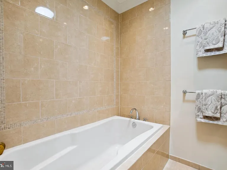 7022 Little Leaf Linden Ln — Photo 31
