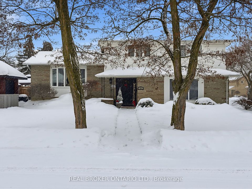 1st image of 13 Pine Tree Cres