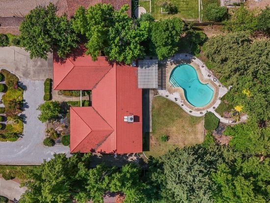 6136 Riverside Dr, Redding, CA 96001