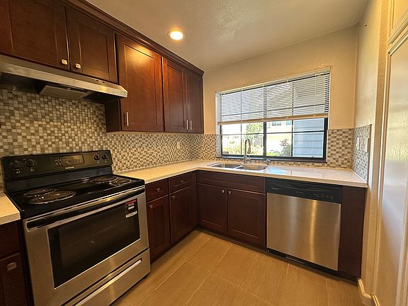 4th image of 2919 Park Place Cmn