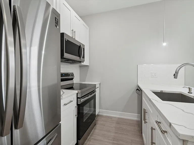 649 N 35th St #101 — Photo 3