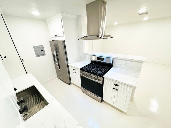 2nd image of 8720 W Olympic Blvd APT 3