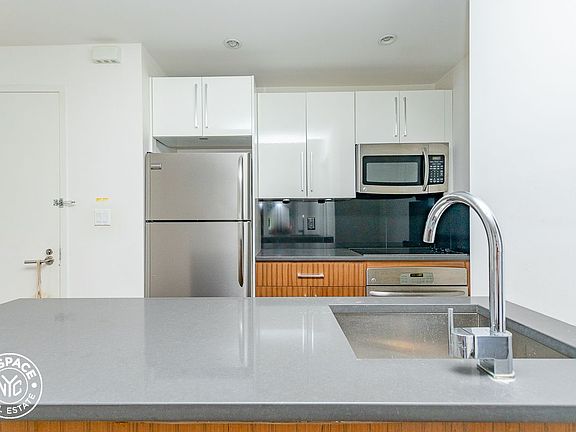3rd image of 1209 Dekalb Ave APT 215