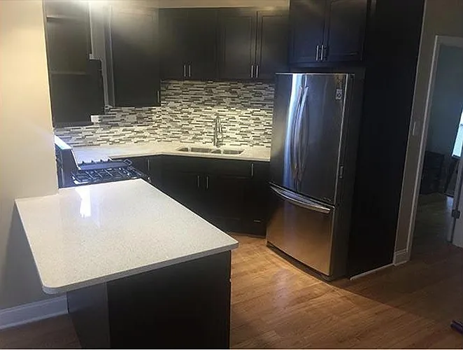 2122 N Milwaukee Ave — Photo 1