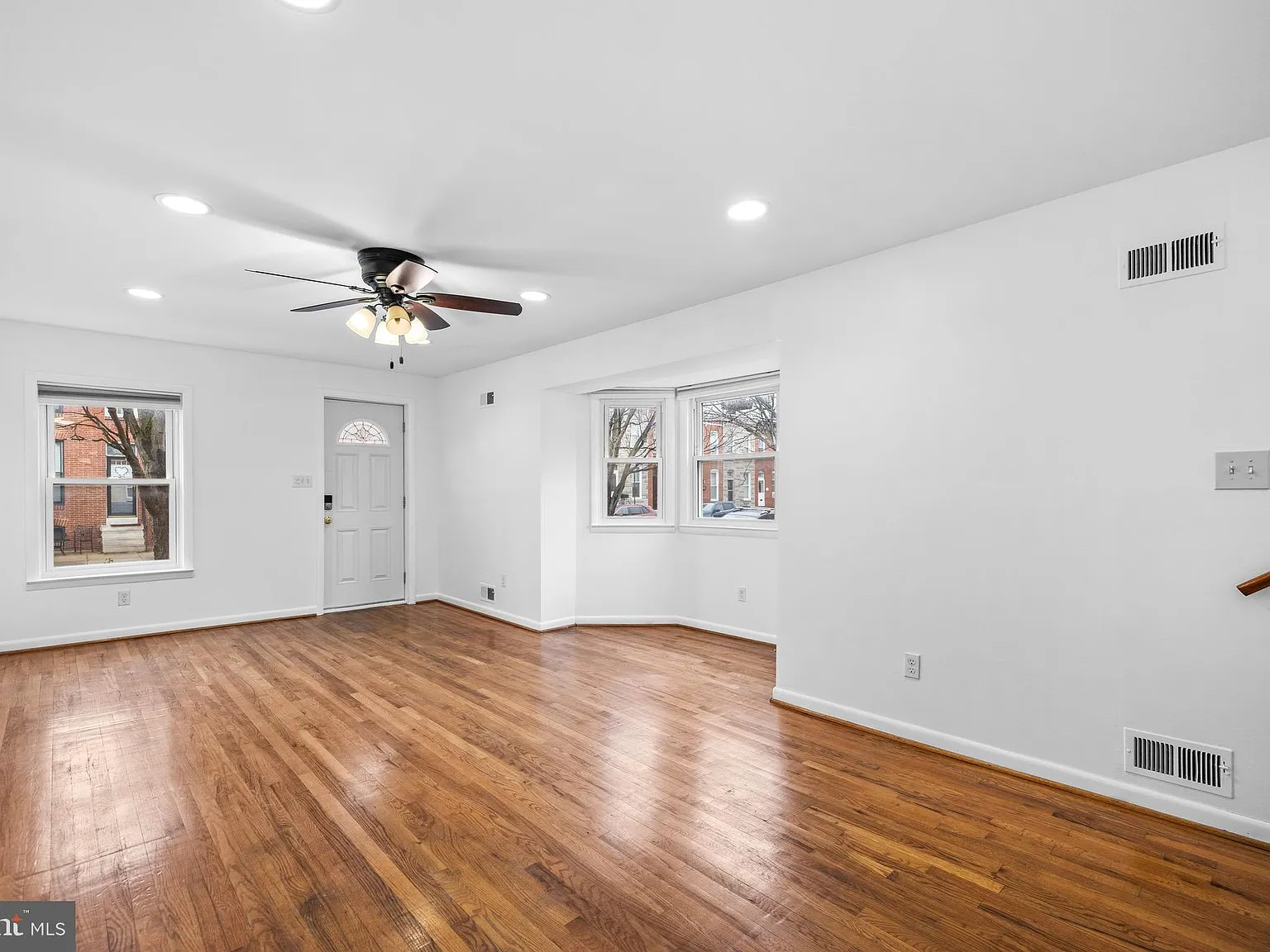 3 bed, 1.5 bath, 1448 sqft, $2,800 — Photo 2