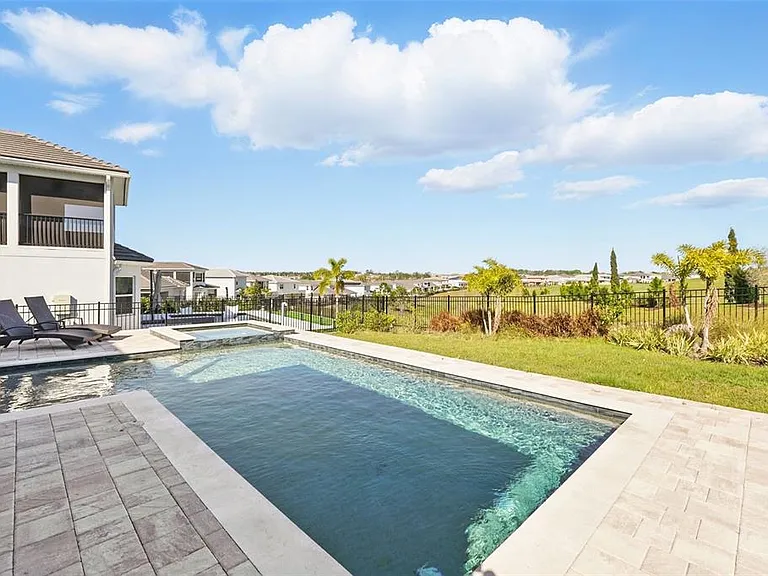 16008 Volterra Point — Photo 42