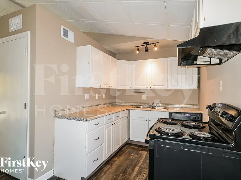2787 Dawnview Dr — Photo 6