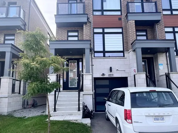 125 Farooq Blvd, Vaughan, ON L4H 4S1