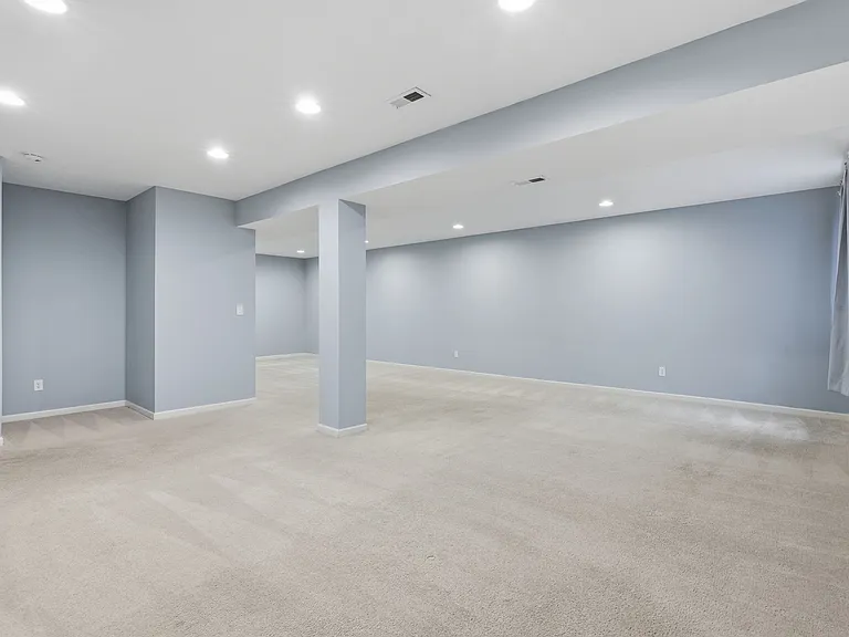 12250 Eddington Pl — Photo 35