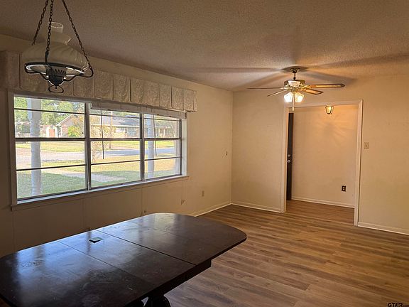 4th image of 307 Lenora St