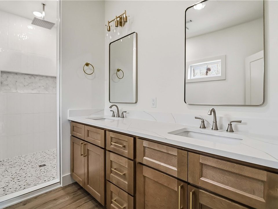 1st image of 3 Houghton Ln