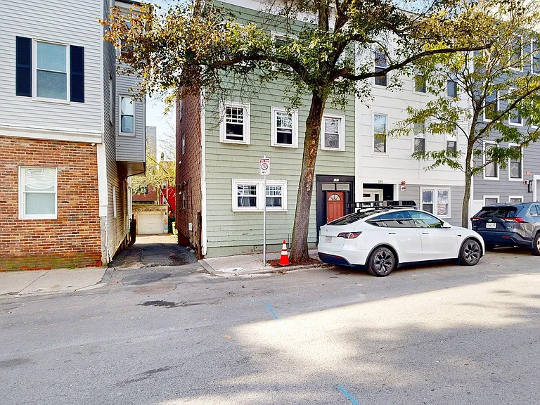 187 Maverick St #3 — Photo 6