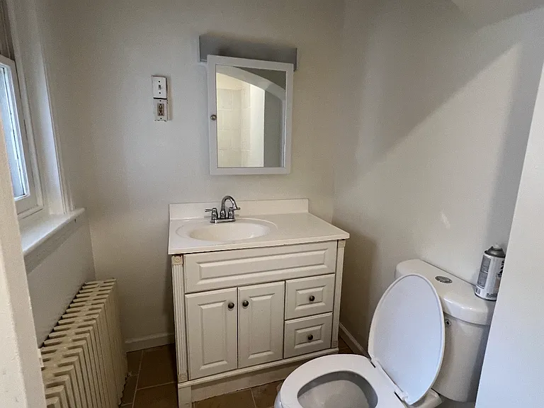 1122 W Tilghman St #1 — Photo 4