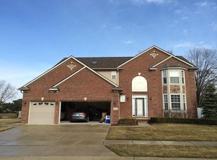 4976 Saddle Brook Ct, Troy, MI 48085