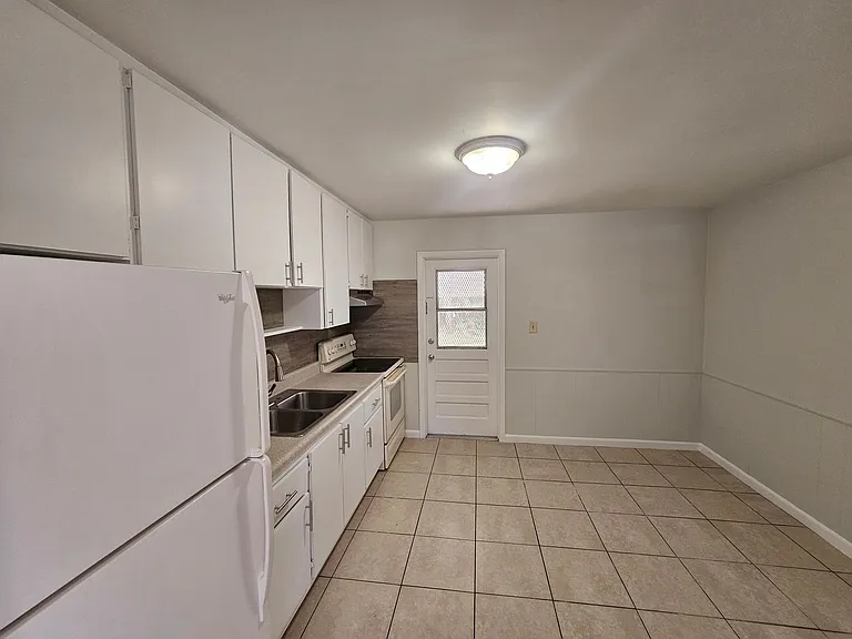 2031 Hugo Rd — Photo 3