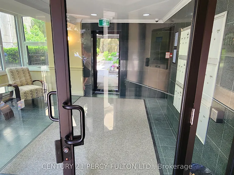 22 Woodlawn Ave E #405 — Photo 3