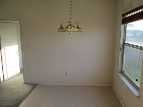 Breakfast/Dining room