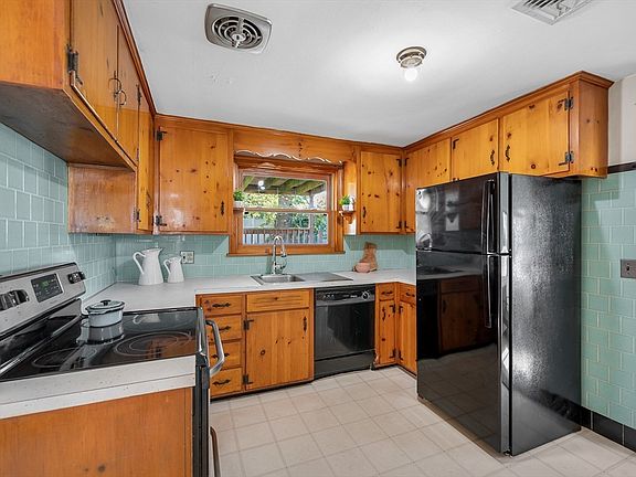 4th image of 7 Marie St