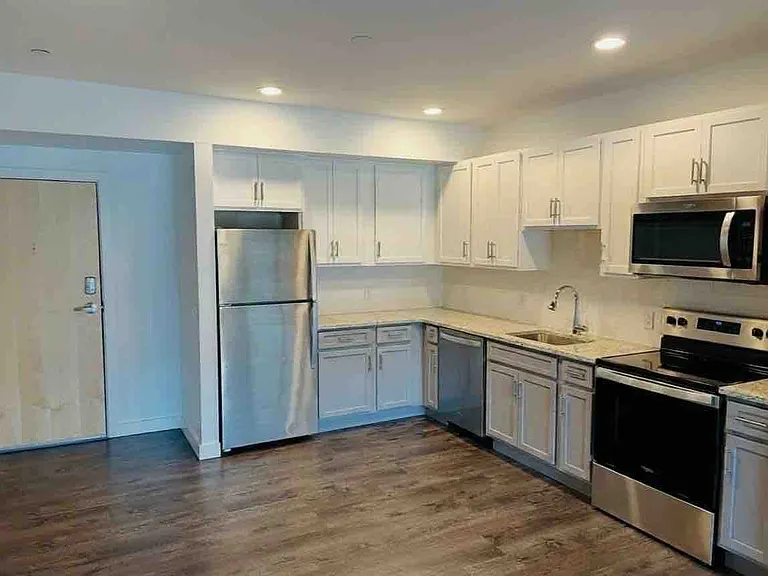 550 New Holland Ave #107 — Photo 2